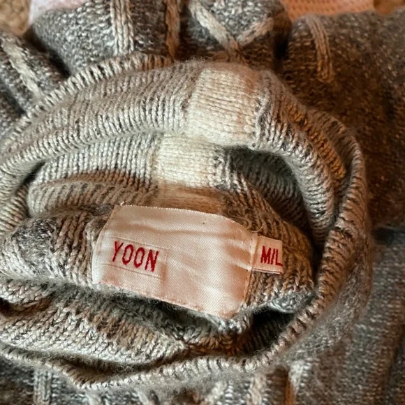 Yoon poncho - Picture 3 of 3